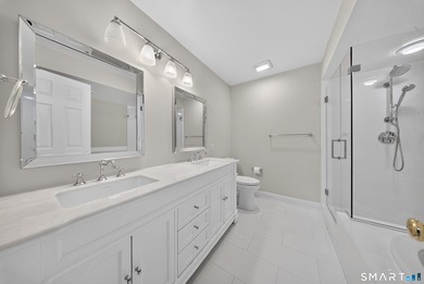 Move right into this beautifully updated end-unit townhouse in - photo 13
