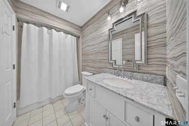 Move right into this beautifully updated end-unit townhouse in - photo 16
