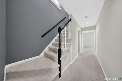 Move right into this beautifully updated end-unit townhouse in - photo 17