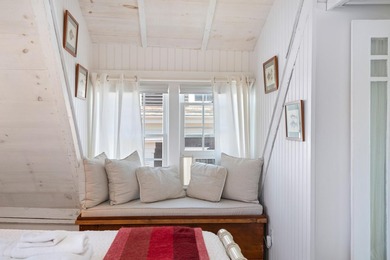 Welcome to your private waterfront retreat in the east end of - photo 19