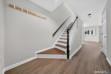 Move right into this beautifully updated end-unit townhouse in - photo 20