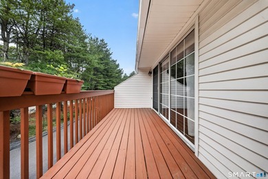 Move right into this beautifully updated end-unit townhouse in - photo 27