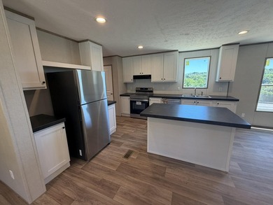 Brand new Clayton Horizon home offering 3 bedrooms, 2 full baths - photo 6