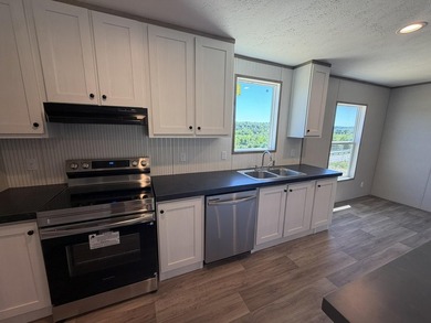 Brand new Clayton Horizon home offering 3 bedrooms, 2 full baths - photo 7