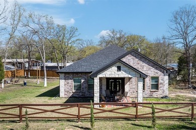 Cedar Creek Lake Home For Sale in Malakoff Texas