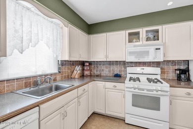 Move right into this well-maintained 2-bedroom, 2-bath home in - photo 19