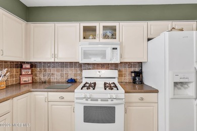 Move right into this well-maintained 2-bedroom, 2-bath home in - photo 20