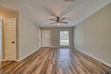 MOVE-IN READY! Updated and well-maintained 3-bedroom, 2-bath - photo 4