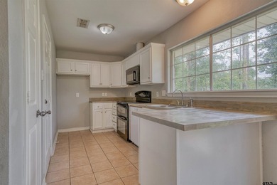 MOVE-IN READY! Updated and well-maintained 3-bedroom, 2-bath - photo 9