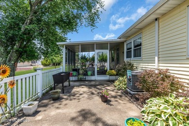 Move right into this well-maintained 2-bedroom, 2-bath home in - photo 39