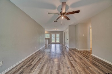 MOVE-IN READY! Updated and well-maintained 3-bedroom, 2-bath - photo 10