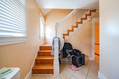 Rare Investment Opportunity! Legal duplex, Unit 1 consists of 3 - photo 4