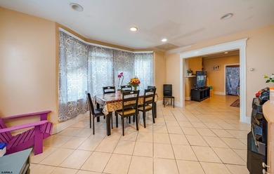 Rare Investment Opportunity! Legal duplex, Unit 1 consists of 3 - photo 7