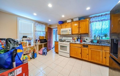 Rare Investment Opportunity! Legal duplex, Unit 1 consists of 3 - photo 10