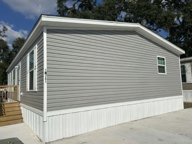Make your new home in North Tampa Estates, a well-maintained - photo 1