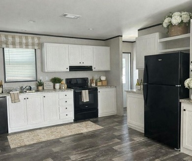 Make your new home in North Tampa Estates, a well-maintained - photo 2