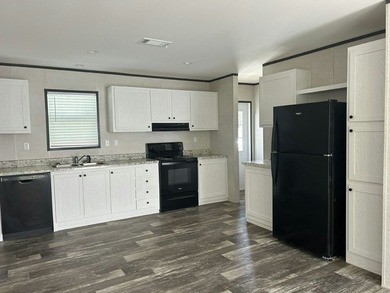 Make your new home in North Tampa Estates, a well-maintained - photo 7