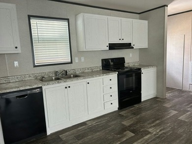 Make your new home in North Tampa Estates, a well-maintained - photo 9