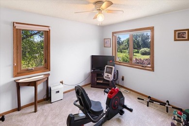 Welcome home to this warm and inviting two-owner property - photo 21