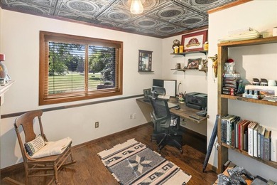 Welcome home to this warm and inviting two-owner property - photo 23