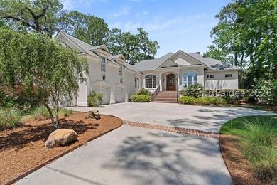 Exceptional custom-built home showcasing unique golf and lagoon - photo 2