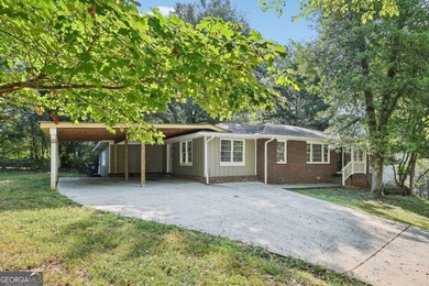 Lake Acworth Home Sale Pending in Acworth Georgia