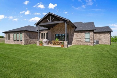 SELLERS ARE RELOCATING AND HOME IS MOVE IN READY. Check out this - photo 3