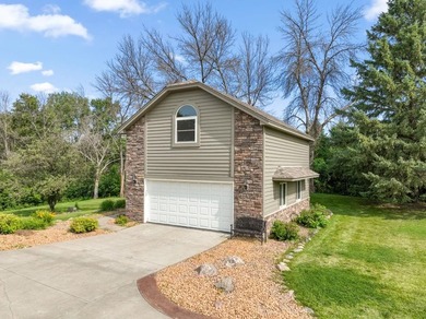 Welcome to your own private retreat on 3.1 scenic acres. This - photo 4
