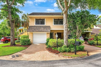 Unique private corner unit and beautifully maintained 3-bedroom - photo 2