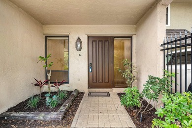 Unique private corner unit and beautifully maintained 3-bedroom - photo 3
