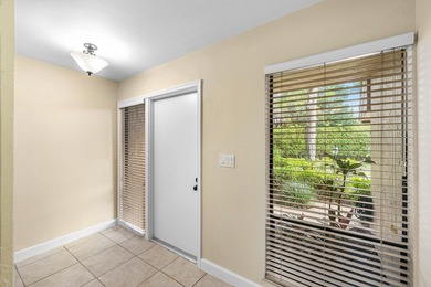 Unique private corner unit and beautifully maintained 3-bedroom - photo 4