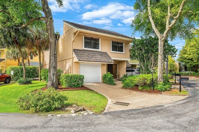 Unique private corner unit and beautifully maintained 3-bedroom - photo 7