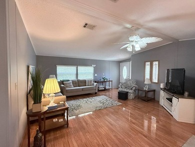 TURNKEY 2 Bedroom, 2 Bath Palm Harbor Home in the 55+ Community - photo 11