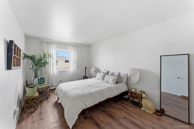 Welcome to 129-15 Sidway Place! A well-maintained attached brick - photo 12