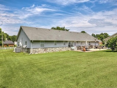 Welcome to 36 Meadowlark Dr in Longtown Estates, where - photo 12