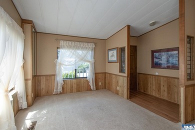 Outstanding, sunny location in Parkwood! This home is situated - photo 12