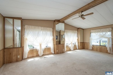 Outstanding, sunny location in Parkwood! This home is situated - photo 14