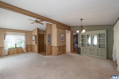 Outstanding, sunny location in Parkwood! This home is situated - photo 17