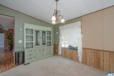 Outstanding, sunny location in Parkwood! This home is situated - photo 18