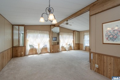 Outstanding, sunny location in Parkwood! This home is situated - photo 20