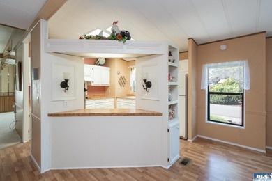 Outstanding, sunny location in Parkwood! This home is situated - photo 21