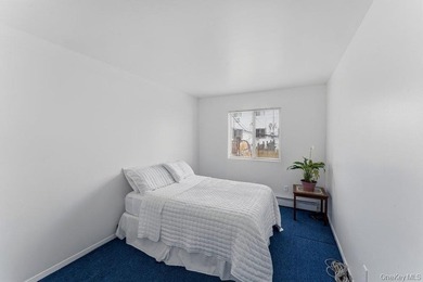 Welcome to 129-15 Sidway Place! A well-maintained attached brick - photo 22