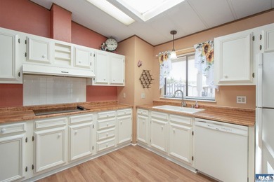Outstanding, sunny location in Parkwood! This home is situated - photo 22