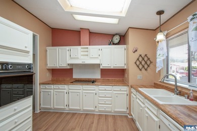 Outstanding, sunny location in Parkwood! This home is situated - photo 23