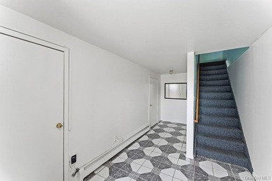 Welcome to 129-15 Sidway Place! A well-maintained attached brick - photo 24