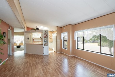 Outstanding, sunny location in Parkwood! This home is situated - photo 28