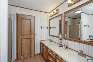 Outstanding, sunny location in Parkwood! This home is situated - photo 36