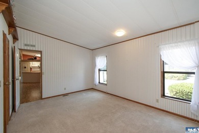 Outstanding, sunny location in Parkwood! This home is situated - photo 37