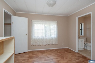 Outstanding, sunny location in Parkwood! This home is situated - photo 39