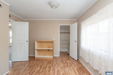 Outstanding, sunny location in Parkwood! This home is situated - photo 40